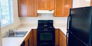 One Bedroom One Bath Spacious Unit with Large Enclosed Patio Gallery 4