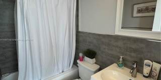 5313 Collins Ave Gallery 14