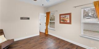 1403 E Anderson Street Gallery 15