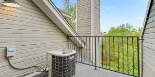 Bright Top-Floor 2 Bed, 2 Bath Condo with Loft & Vaulted Ceilings Bright Top-Floor 2 Bed, 2 Bath Condo with Loft & Vaulted Ceilings Gallery 18