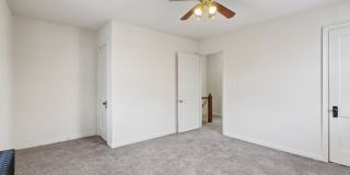 Oak Grove Gallery 37