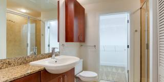 Excellent and newly refreshed Uptown 8th floor condo in the Courtside complex. Gallery 24
