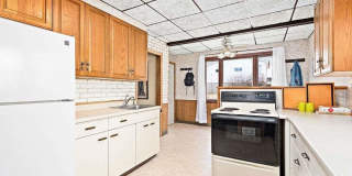 Available October - 3 Bedroom House with a Huge Garage! Gallery 9