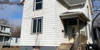Ginormous 6 Bed Single family home with all Appliances Near Lake Michigan! Gallery 1