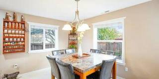 Spacious Amazing 6 bed in Fairwood! Gallery 12