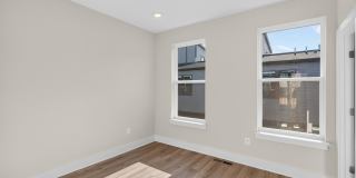 2507 LIGHT Street Gallery 25