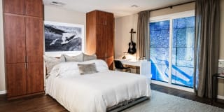 Eight 80 Newport Beach Gallery 37