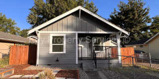 Renovated Longview Cottage with Huge Yard! Gallery 1