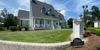 Beautifully FURNISHED Off Season 3bd/2.5 BA Single Family Home Gallery 1