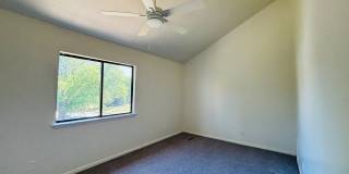 2 Bedroom, 2.5 Bath Townhouse Gallery 14