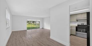 Pierce Beach Premier Apartments at Woodland Condominium Gallery 2
