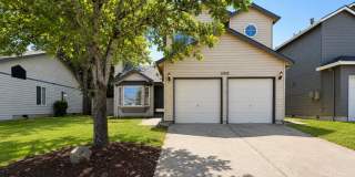 Spacious 3 Bedroom Home with Fenced Backyard Gallery 1