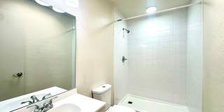4424 Bellevue Newly Renovated Apartments with All Appliances Included! Gallery 10