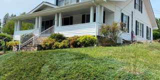 Beautiful apartment with mountain views, walking distances to Down Town Mars Hill! Washer and dryer! Gallery 1