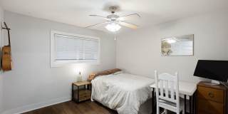 2 Bed 1 Bath Condo by UT and CapMetro Stop Gallery 20