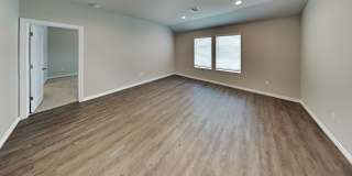 Spacious 4 Bedroom 2 Bathroom Home in Mustang Schools Gallery 4