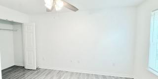 Spacious 4-Bedroom Townhome Gallery 11