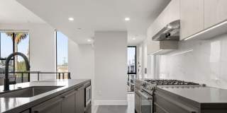 807 N Detroit St Gallery 14