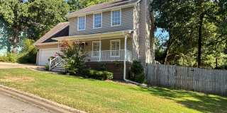 Beautiful 4BR Home with New LVP Flooring & Lawn Care Included Near The U of A! Gallery 4