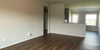 Charming 4 bed 2 bath in Hunters Spring *  Mustang schools Gallery 6