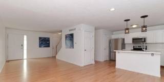 4 Bedroom Townhome for Rent in Normal! Gallery 6