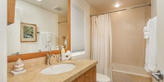 Exquisite Waterfront Gem. Gallery 17