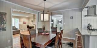 FURNISHED: Modern 6 Bdrm (7 beds) Home with BBQ, Foosball, HotTub & Private Pool - Close To Airport&Downtown Gallery 15
