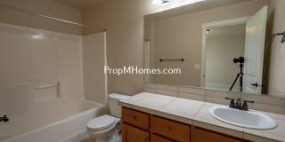 Three Bedroom Townhome in Great Canby Neighborhood! Gallery 10