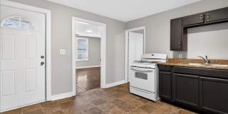 4 Bedroom, 1.5 Bath house in Shelby Park, Fenced, Off-street Parking, Pets OKAY! Gallery 15