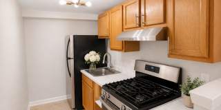 2026 Move-In Special – $500 LEASE SIGNING BONUS!! Renovated 3-Bedroom Apartment in Prime SE DC Location!! Gallery 1