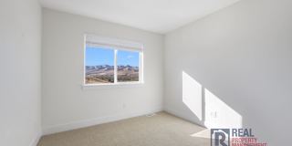 BRAND NEW 3 bed 2.5 Bath Townhome - Small dog negotiable Gallery 15