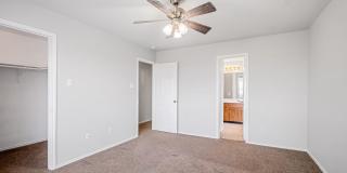 Charming East Austin 2-Story | 3BR | Spacious Yard & Modern Kitchen Gallery 10