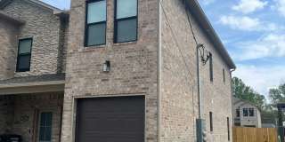 215 N Elm Gallery 4