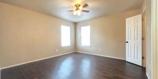 3 Bd / 2 Bath and great back yard Gallery 15