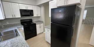 1/2 OFF 1ST MONTH RENT! Modern 3-Bed, 2.5-Bath Townhome with Granite Kitchen & New Appliances! Gallery 3