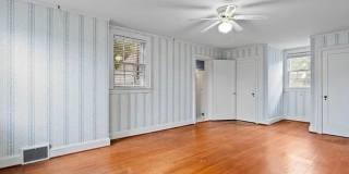 Classic 4BR Cape in Old Irving Park! Gallery 14