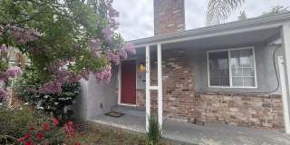 Cozy 2 Bedroom Near Downtown – Pre-Lease Available Today! Gallery 1