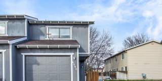 2bed, 1.5 bath Duplex with Garage & Fenced Yard! 2bed, 1.5 bath Duplex with Garage & Fenced Yard! Gallery 1