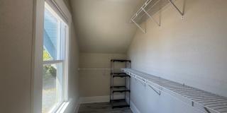 Huge 4 bedroom -A stones throw to PLU! Gallery 28