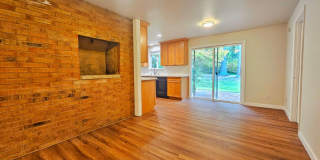 Beautifully Remodeled 3 Bed 2 Bath Rambler in Eastgate, Bellevue Gallery 11
