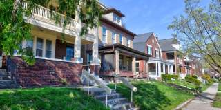 Charming 2-Bedroom Duplex in Franklin Park Charming 2-Bedroom Duplex in Franklin Park Gallery 1