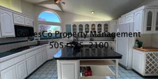 FULLY FURNISHED 4 Bedroom 2 Bath with Breathtaking Views Gallery 8