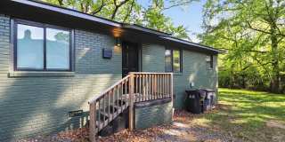 Cozy 2 Bedroom Duplex Close to NoDa! Gallery 15