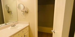 3 bed/1.5 bath townhome right off of I-49 Gallery 8