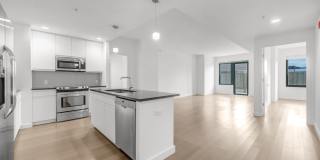 Massive 2/Bdrm 2/bath With Sizable Outdoor Terrace ! A+ Location & Amenities Gallery 12
