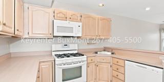 Spacious 3-Bed 2.5-Bath Townhome in Newtown Gate Gallery 1
