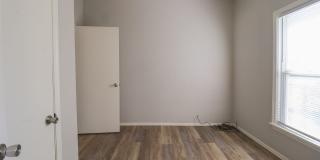 Beautiful 2 Bed 1 Bath in Quiet Area Gallery 11