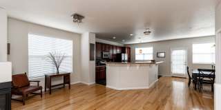 Downtown 3 Bedroom Townhome with 2 Car Garage Gallery 25