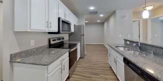 Condo Style Upper 3 Bedroom 2 Bathroom plus Den Apartment Gallery 23