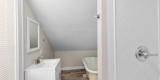 4 Bed, 2 Bath Single Family Home Gallery 14